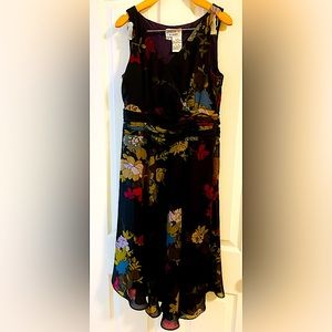 SZ 10 beautiful dress. Flowy and flattering.